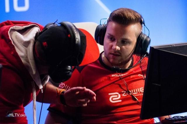 并特别强调 并特别强调